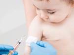 Lưu ý khi đi tiêm vắc xin cho trẻ bị động kinh