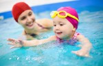 Trẻ em bị động kinh có đi bơi được không?