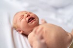Trẻ sơ sinh có bị bệnh động kinh không?