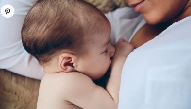 Trẻ sơ sinh run giật đầu khi bú có phải do bệnh động kinh không?