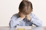 Vì sao trẻ bị động kinh thường học hành sa sút?