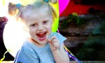 Vì sao trẻ liên tục cười khi mắc hội chứng Angelman